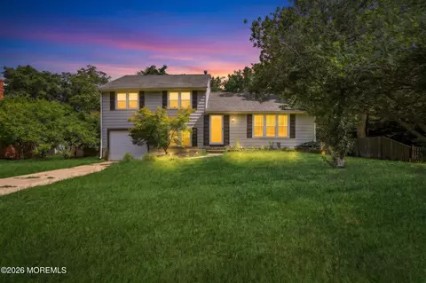 107 Ridge Dr, Toms River, NJ 08753