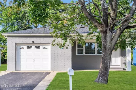180 Biabou Dr, Toms River, NJ 08757