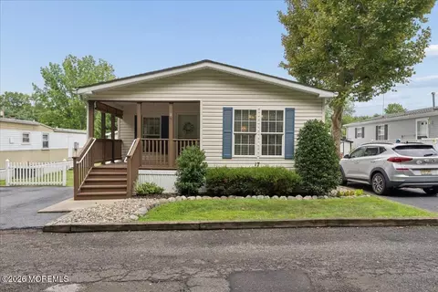 17 Village Rd, Morganville, NJ 07751