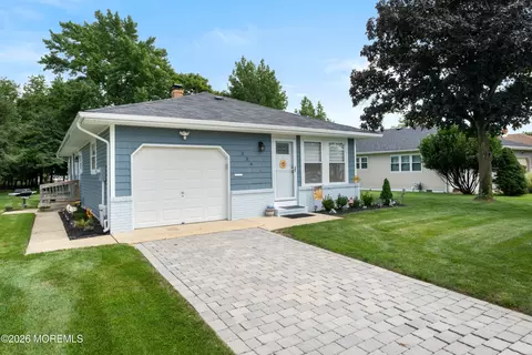 334 Curacao St, Toms River, NJ 08757