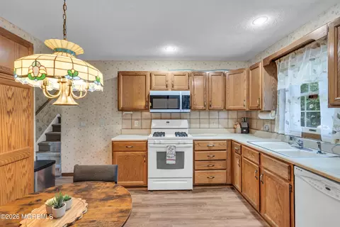 Kitchen - 31 Hickory Hill Rd, Jackson, NJ 08527 photo 2 of 3
