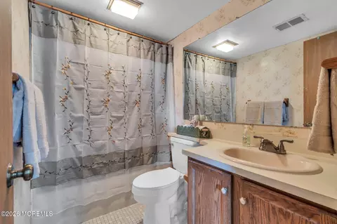 Bath - 31 Hickory Hill Rd, Jackson, NJ 08527 photo 4 of 4
