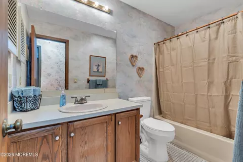 Bath - 31 Hickory Hill Rd, Jackson, NJ 08527 photo 3 of 4