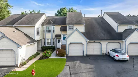 118 Evergreen Ct, Freehold, NJ 07728