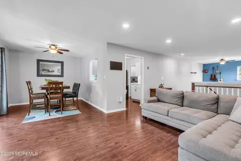 118 Evergreen Ct, Freehold, NJ 07728