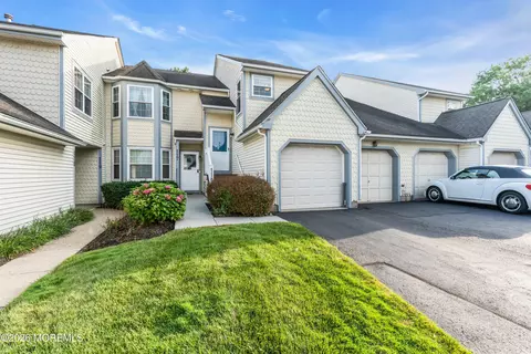 118 Evergreen Ct, Freehold, NJ 07728