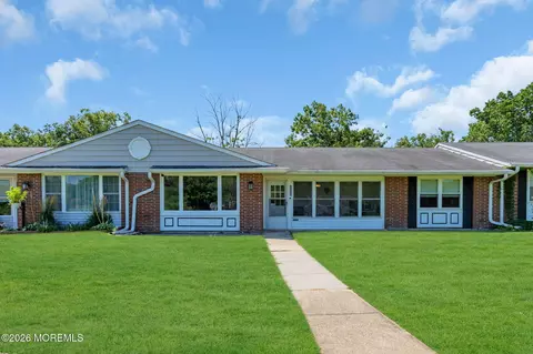 605 Lake Point Dr # B, Lakewood, NJ 08701