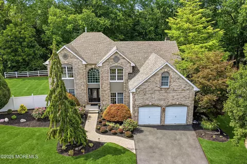 48 Vardon Way, Farmingdale, NJ 07727
