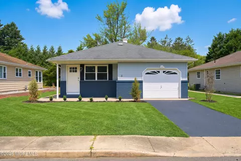 5 Le Lamentin Dr, Toms River, NJ 08757