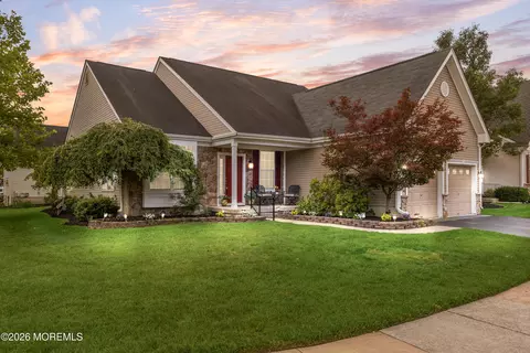 33 Hibiscus Dr, Marlton, NJ 08053