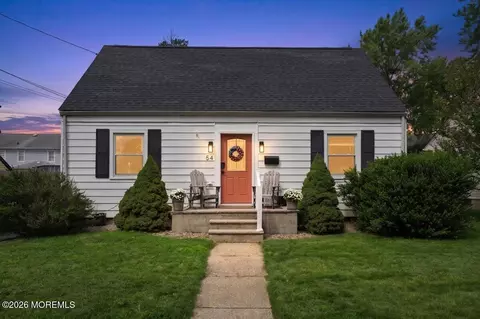 54 Chingarora Ave, Keyport, NJ 07735