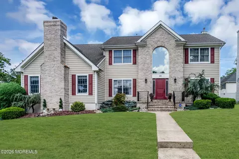 41 Walter Ave, Eatontown, NJ 07724