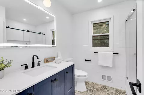 Bath - 169 White Rd, Jackson, NJ 08527 photo 2 of 3