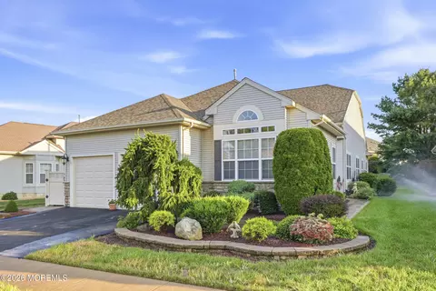 15 Valencia Dr, Manchester, NJ 08759