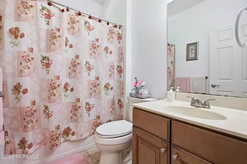 Bath - 4 Lenox Rd, Jackson, NJ 08527 photo 3 of 4