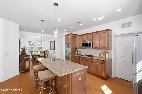Kitchen - 4 Lenox Rd, Jackson, NJ 08527 photo 5 of 6
