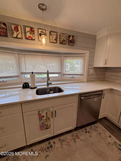 Kitchen - 42 Douglas Dr, Jackson, NJ 08527 photo 6 of 9