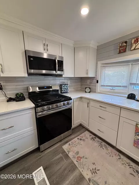 Kitchen - 42 Douglas Dr, Jackson, NJ 08527 photo 4 of 9