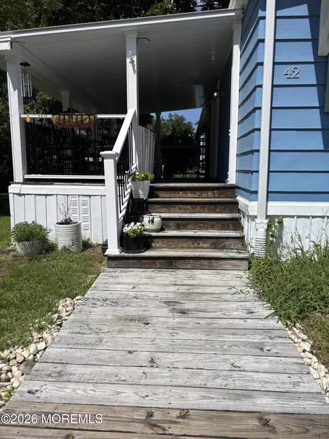 Exterior - 42 Douglas Dr, Jackson, NJ 08527 photo 6 of 10