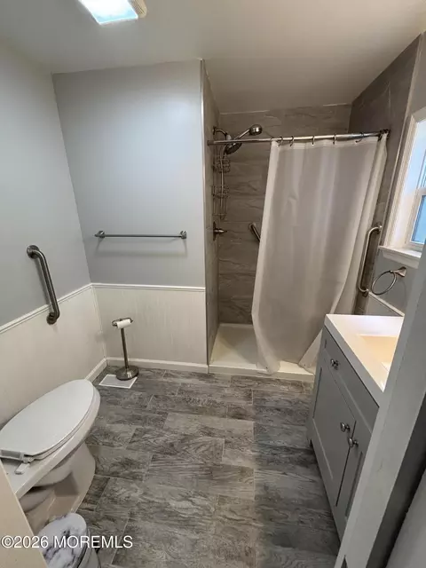 Bath - 42 Douglas Dr, Jackson, NJ 08527 photo 4 of 7