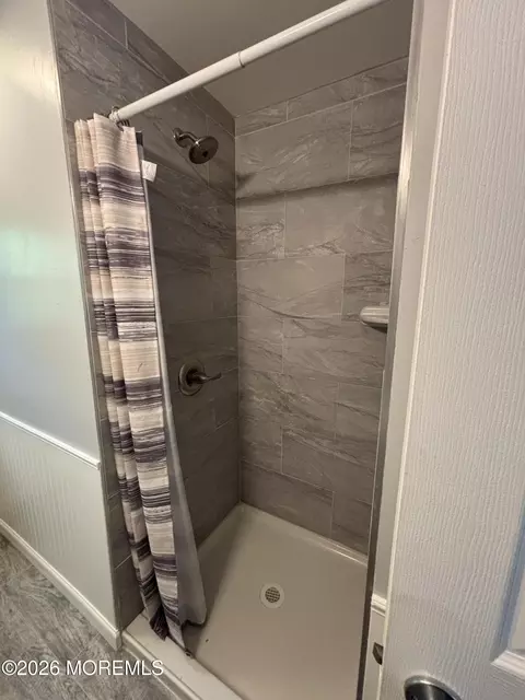 Bath - 42 Douglas Dr, Jackson, NJ 08527 photo 3 of 7