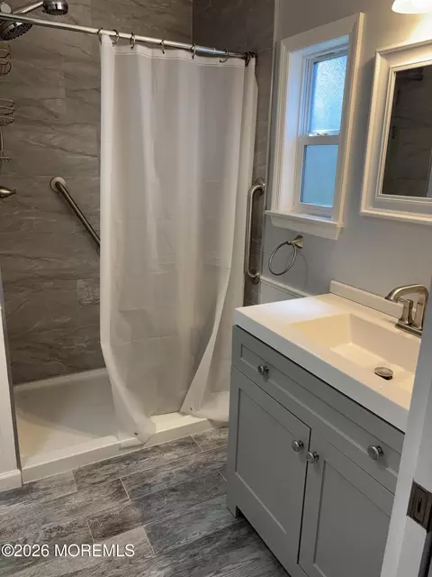 Bath - 42 Douglas Dr, Jackson, NJ 08527 photo 5 of 7