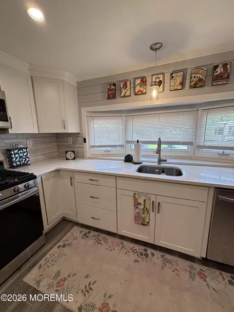 Kitchen - 42 Douglas Dr, Jackson, NJ 08527 photo 5 of 9