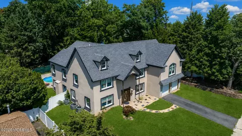 101 Oxford Ln, Aberdeen, NJ 07747