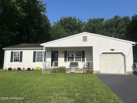 370 Elm Ln, Brick, NJ 08723