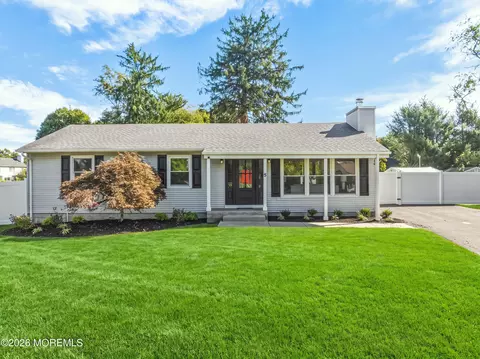 5 Wilbur Dr, Allentown, NJ 08501