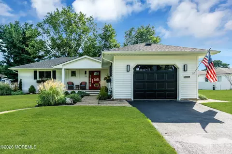29 Falmouth St, Toms River, NJ 08757