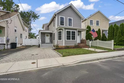 11 E 3rd St, Keyport, NJ 07735