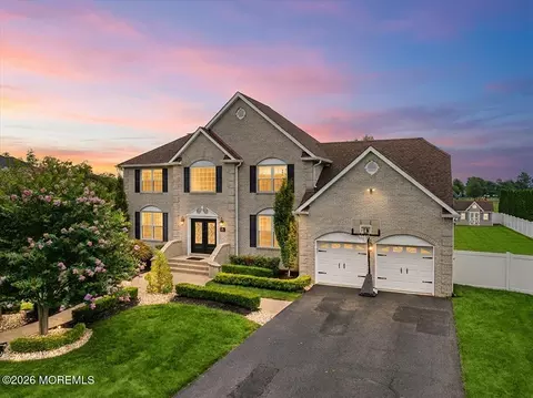 354 Hutchinson Dr, Freehold, NJ 07728
