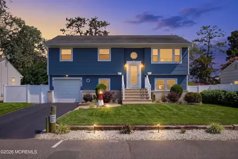 165 Walnut Creek Ln, Toms River, NJ 08753