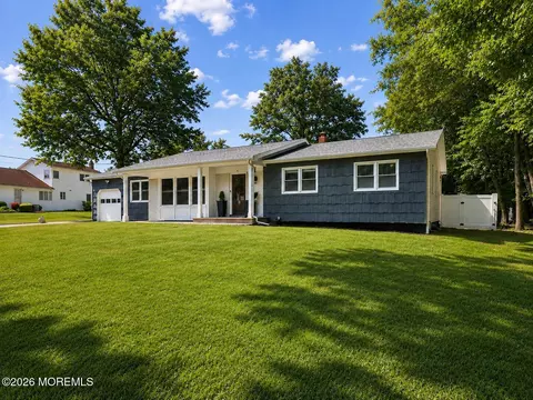 15 Guest Dr, Morganville, NJ 07751
