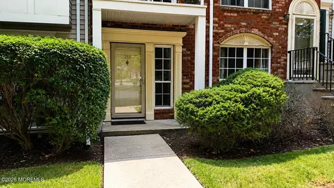 216 Sapphire Ln, Franklin Park, NJ 08823