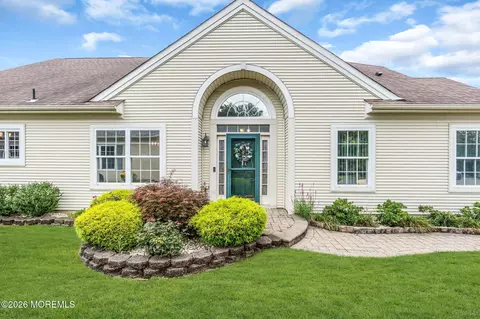 6 Avalon Ct, Manchester, NJ 08759