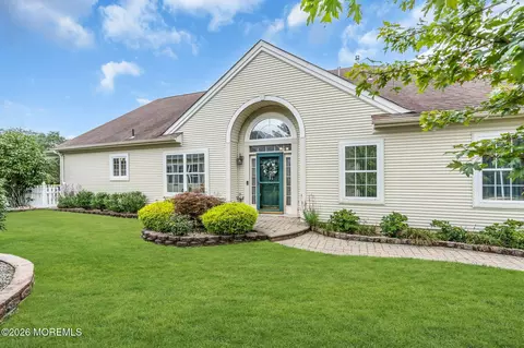 6 Avalon Ct, Manchester, NJ 08759