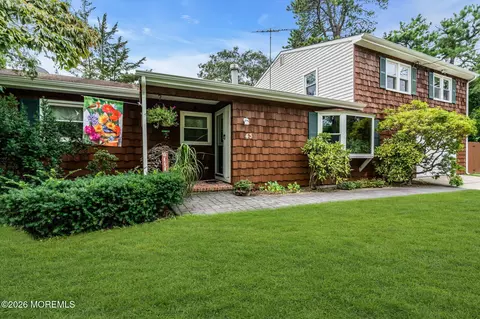 43 Railroad Ave, Beachwood, NJ 08722