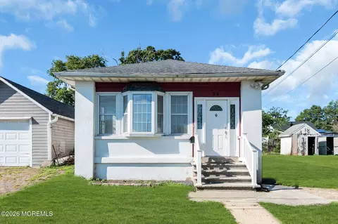 94 Neptune Pl, Laurence Harbor, NJ 08879