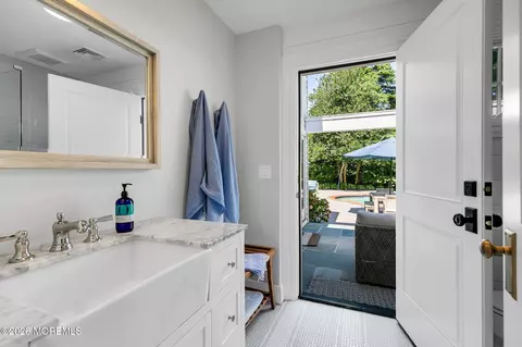 Bath - 82 Rumson Rd, Rumson, NJ 07760 photo 2 of 7