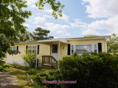 2 Chipmunk Ct, Manchester, NJ 08759