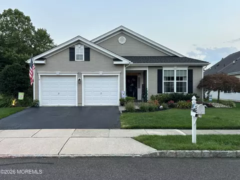 4 Mayflower Ct, Allentown, NJ 08501