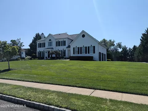 6 Courtney Ct, Freehold, NJ 07728