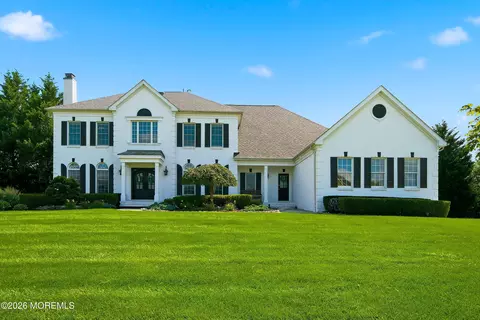 6 Courtney Ct, Freehold, NJ 07728