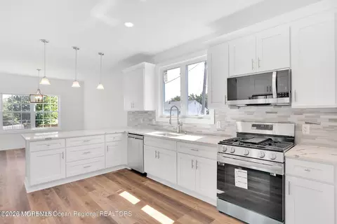 423 Prospect Ave, Union Beach, NJ 07735
