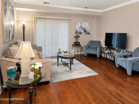 207 Knightsbridge Ln #1207, Morganville, NJ 07751