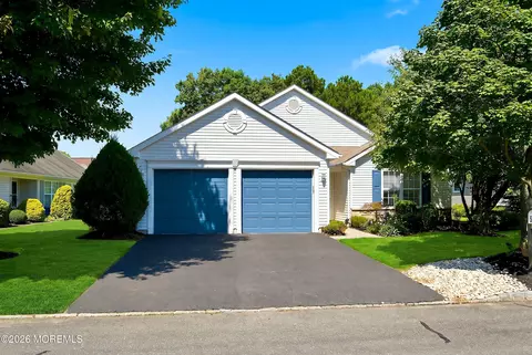 50 Rosewood Dr, Lakewood, NJ 08701