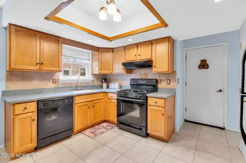 Kitchen - 10 Kent Dr, Forked River, NJ 08731 photo 1 of 2