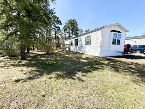65 Woodchuck Pkwy, Whiting, NJ 08759